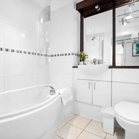 Elegant Two-bedroom - Location - Private Parking - Balconies 1109m Birmingham