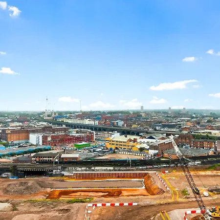 Elegant Two-bedroom - Location - Private Parking - Balconies 1109m Apartment Birmingham